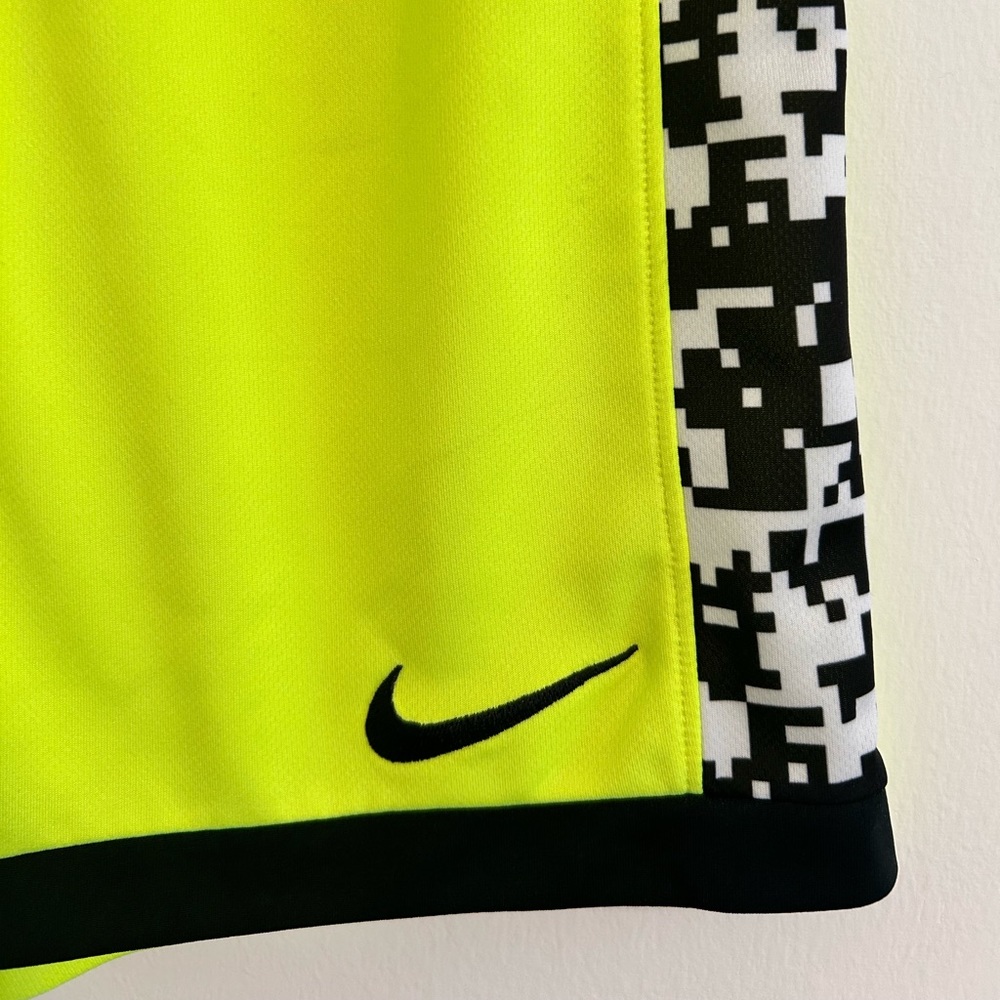 GUC Youth Boy’s Nike Neon Yellow Shorts - Picture 2 of 8